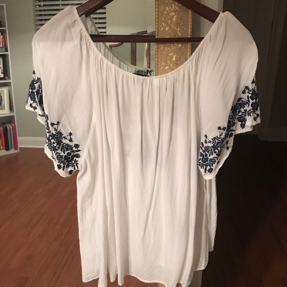 white blouse - Picture 2 of 2